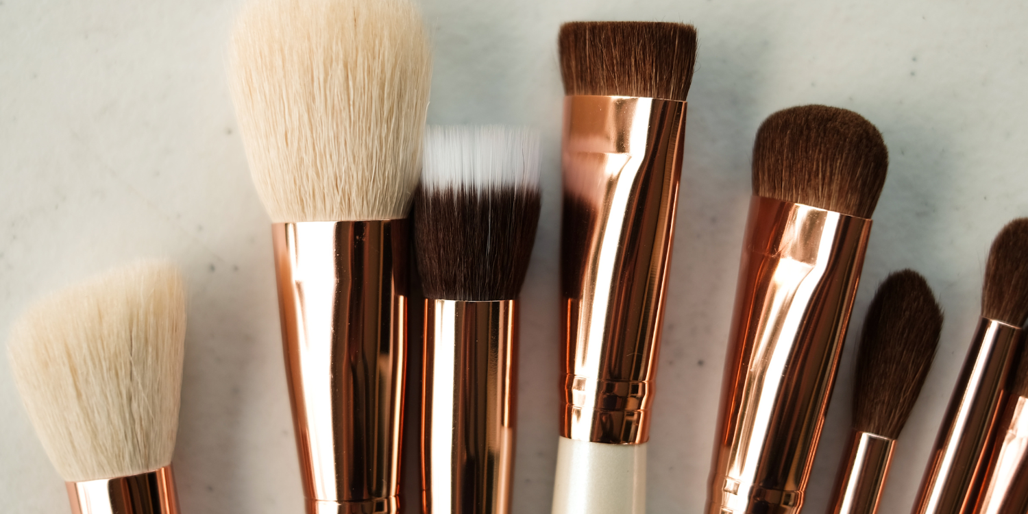 Image of makeup brushes.